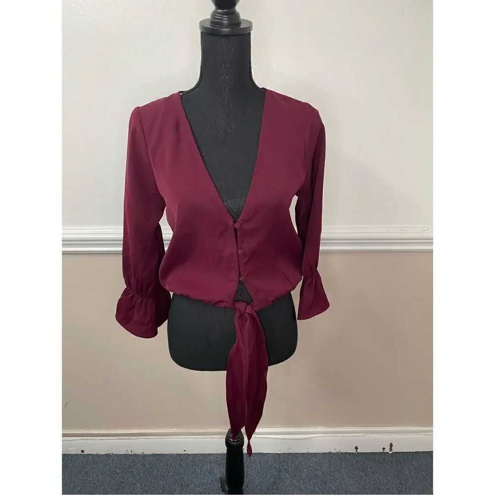 NWT Red by BKE Buckle Burgundy Tie Front Blouse V-Neck Button Up Size X-Small